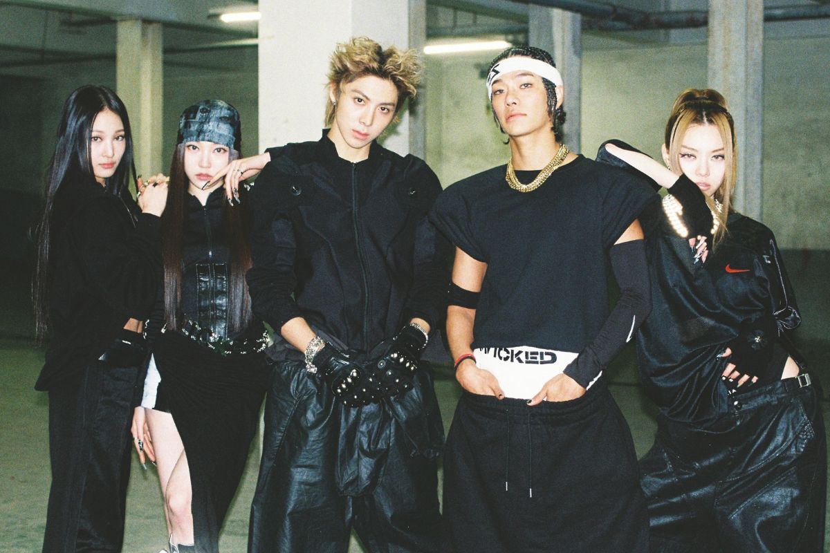 Nhóm nhạc Kpop Allday Project có cả thành viên nam và nữ. Ảnh: Lotte