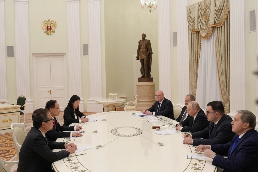 Special Envoy of General Secretary To Lam, Politburo Member, Minister of Foreign Affairs Le Hoai Trung had a meeting with President V. Putin. Photo: Xuan Hung/Nhan Dan Newspaper