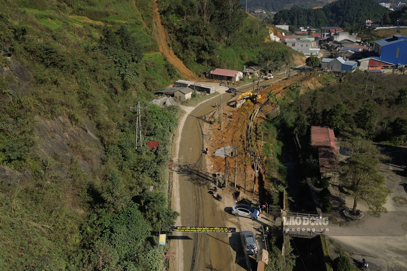 Construction site of the National Highway 4E upgrade project leading to Bac Ha commune, Lao Cai province. Photo: Dinh Dai