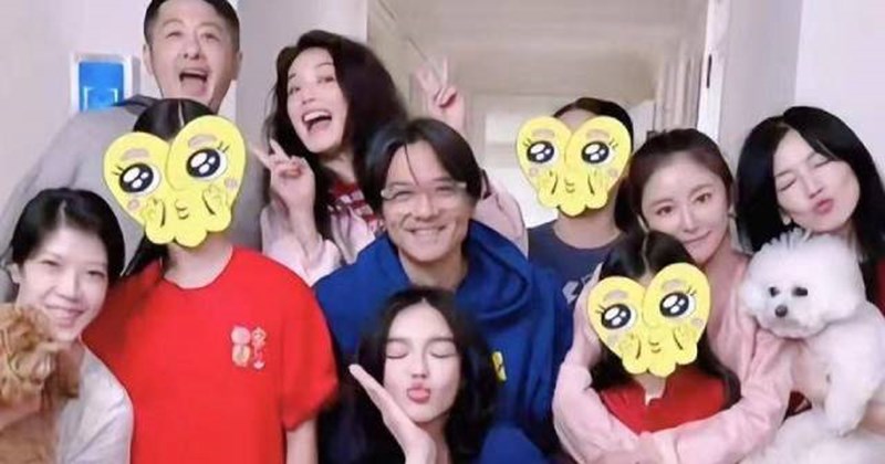 Ruby Lin hội ngộ "mỹ nhân gợi cảm" Thư Kỳ đầu năm