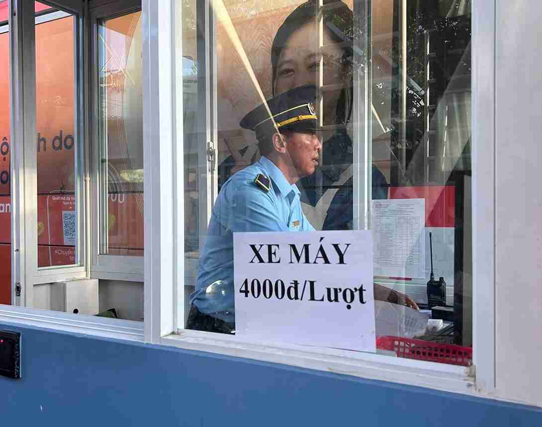 Hiện đang xuất hiện tranh cãi việc thu phí xe ra vào Bến xe Phía Bắc Nha Trang. Ảnh: Thanh Huy