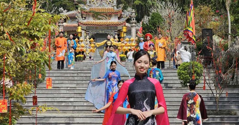 Hàng nghìn người dự khai mạc Lễ hội Đền Huyền Trân