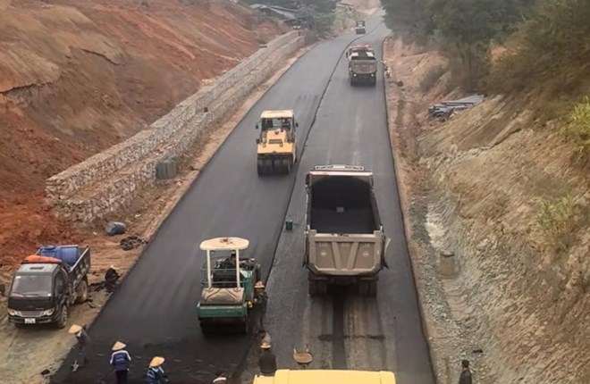 Chairman of Cao Bang province requests not to let good festivals affect the progress of work. Photo: Tan Van