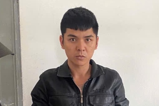 Phạm Đình Hoàng khi bị bắt quả tang tàng trữ ma túy. Ảnh: Công an xã Tân Gianh