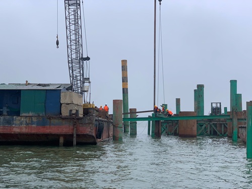 Hanoi, accelerates construction, determined to bring the Red River overpass projects to completion on schedule. Photo: Minh Hanh