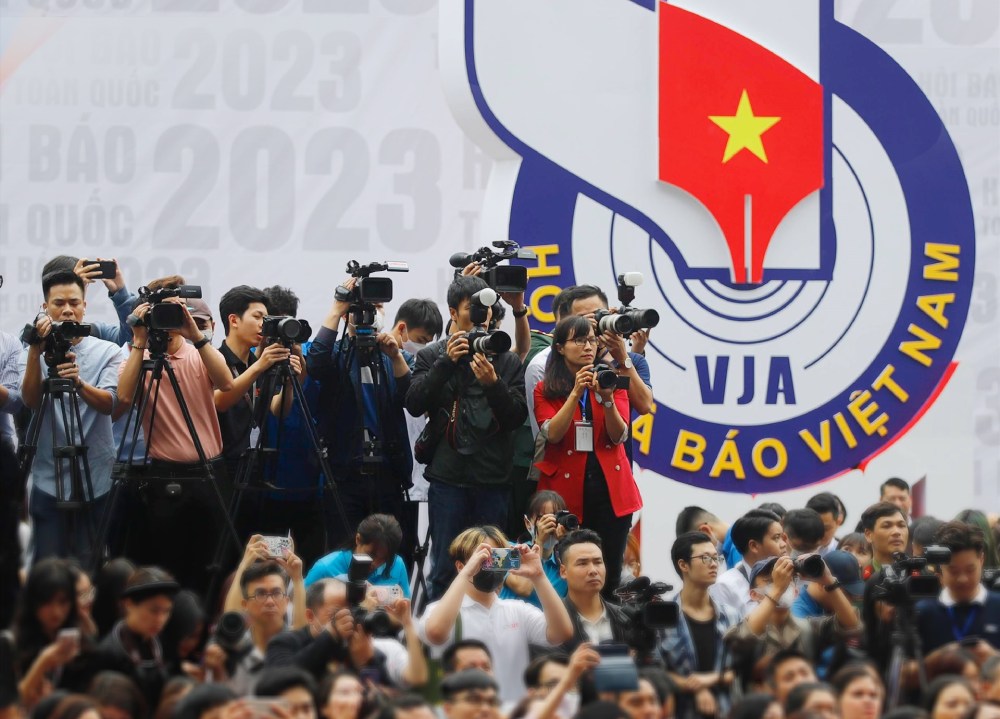 The Government promulgates a plan to implement the Press Law. In the photo, reporters working at the National Press Festival. Photo: Nam Nguyen