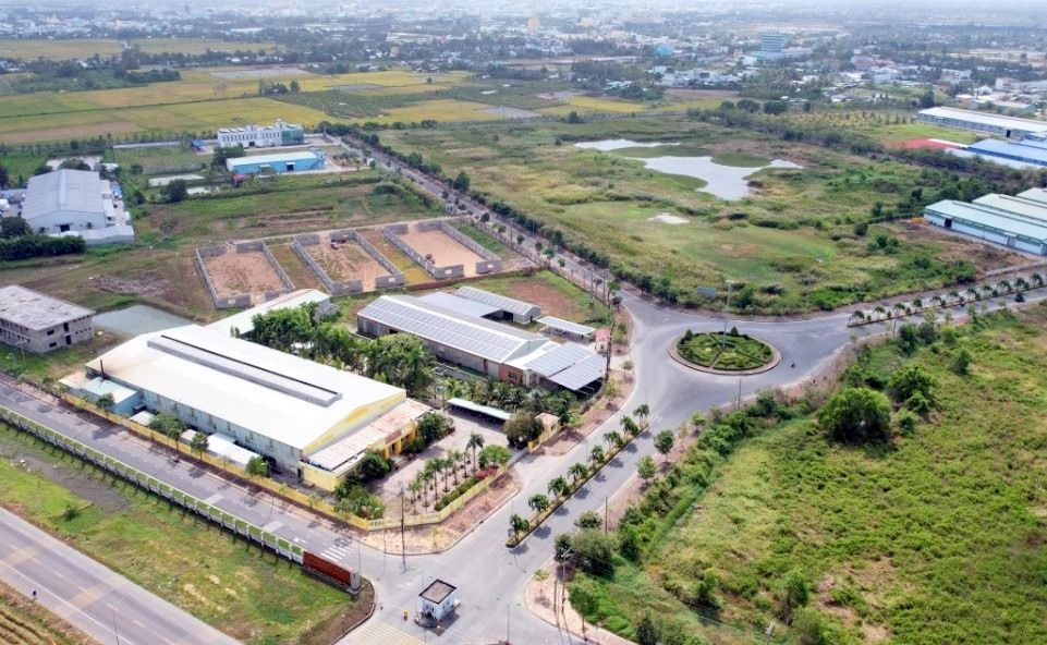 Khu công nghiệp Trà Kha tỉnh Cà Mau vẫn còn nhiều đất chưa được xây dựng dù đã có nhà đầu tư. Ảnh: Nhật Hồ.