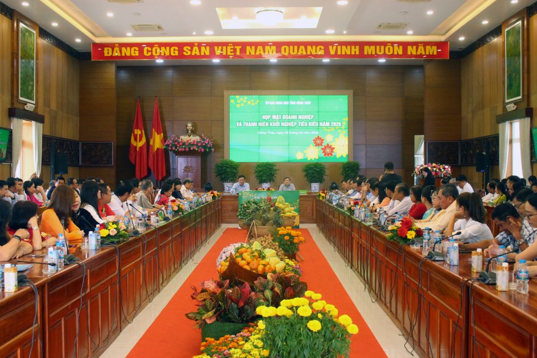 Quang cảnh buổi họp mặt doanh nhân, thanh niên khởi nghiệp tiêu biểu tỉnh Đồng Tháp. Ảnh: Thanh Mai