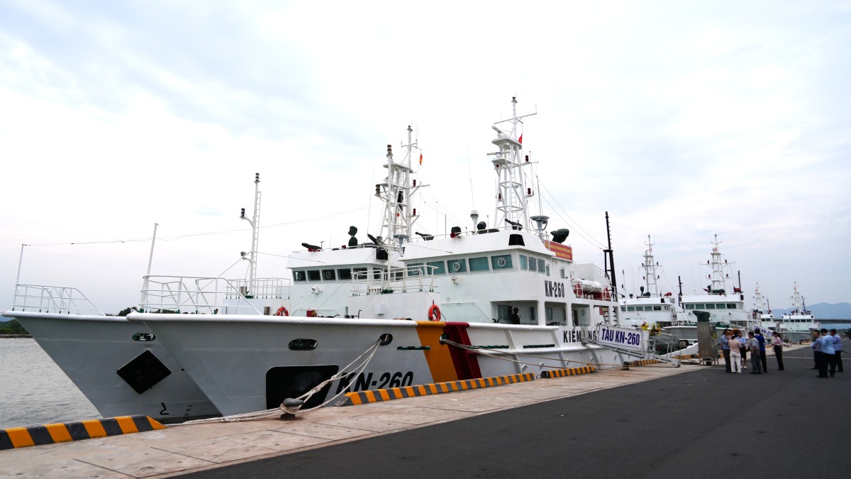 Inspecting early election work at Fisheries Surveillance Team No. 2, Phuoc Thang ward, Ho Chi Minh City. Photo: Thanh An