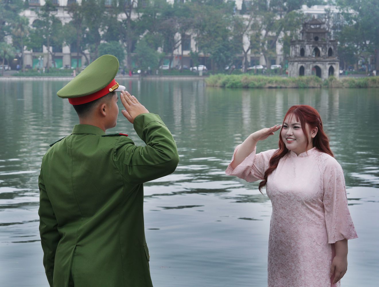 Khoảnh khắc đáng yêu. Ảnh: Việt Văn