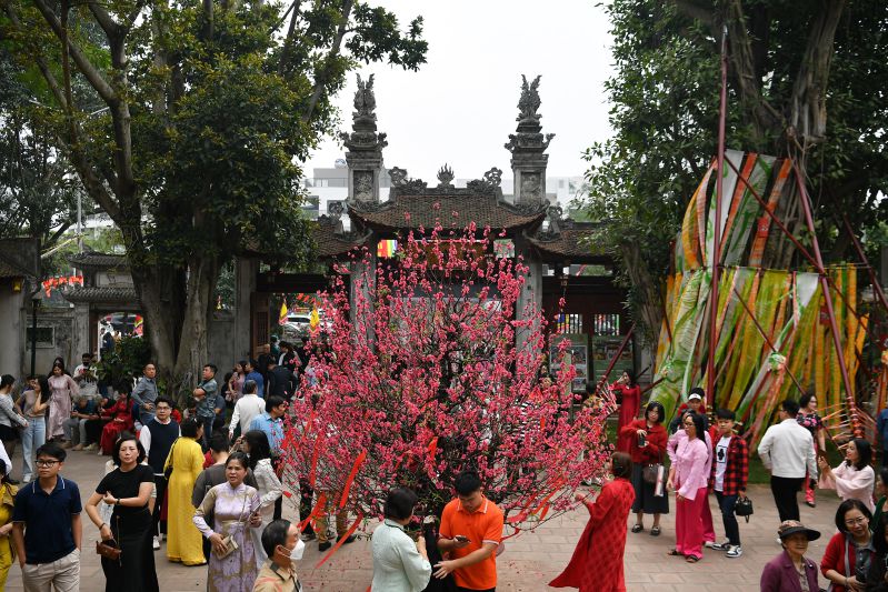 Ngày Xuân ở Đền Kim Liên (Hà Nội), một trong “Thăng Long Tứ Trấn” nổi tiếng của kinh thành xưa. Ảnh: Việt Văn