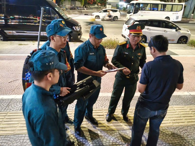 Bộ CHQS thành phố duy trì tổ tuần tra, kiểm soát hằng ngày các hoạt động của UAV trên địa bàn thành phố. Ảnh: Quang Cường