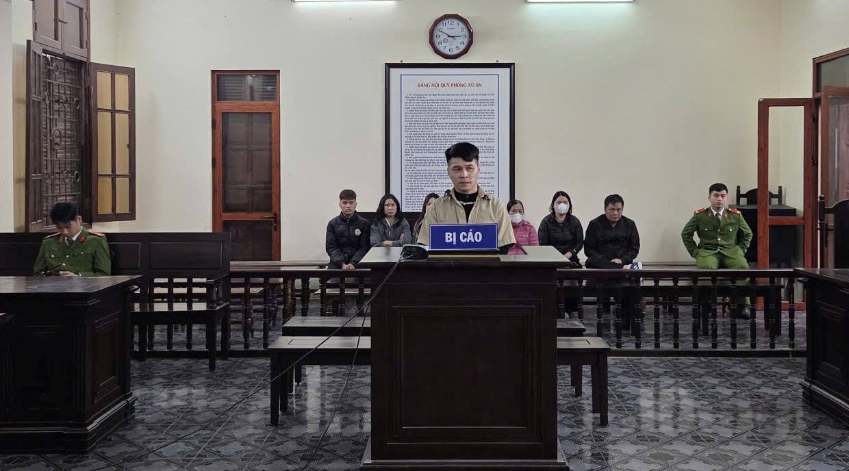 Bị cáo Hiệu hầu tòa tội “Tàng trữ trái phép chất ma túy”. Ảnh: Viện Kiểm sát nhân dân Hải Phòng