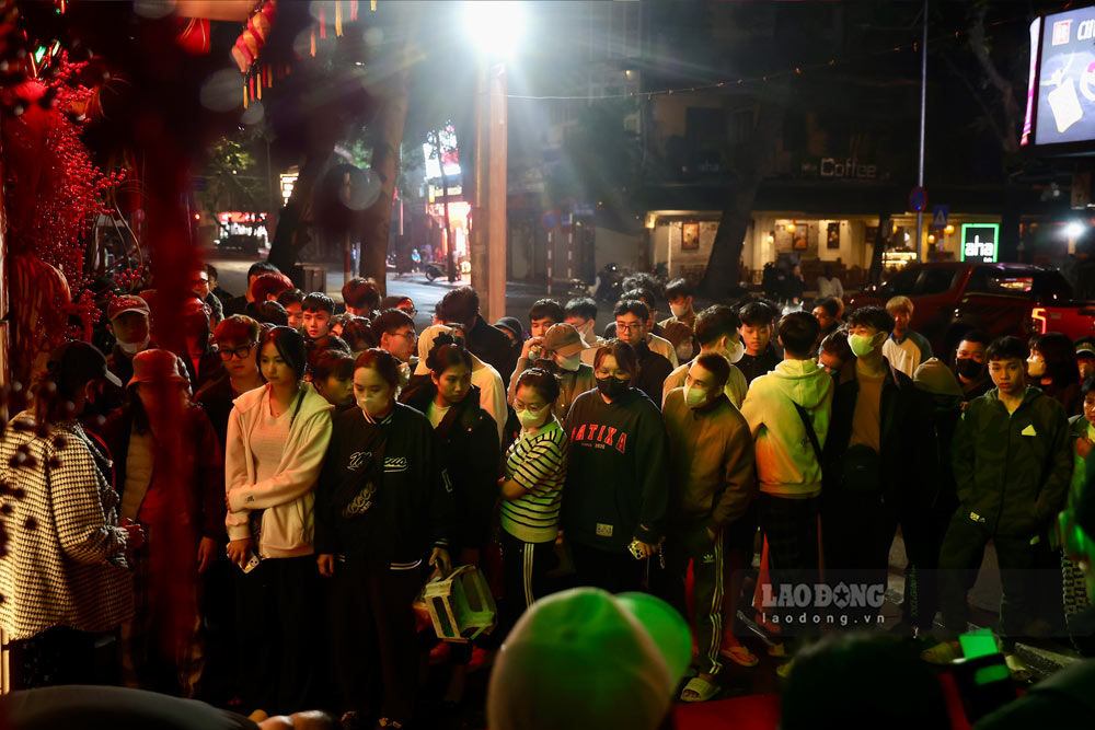 Nhiều người chia sẻ, dù phải chờ đợi lâu nhưng việc mua được vàng vào đúng ngày Thần Tài mang lại cảm giác an tâm và hy vọng về một năm mới sung túc, tài lộc khởi sắc.