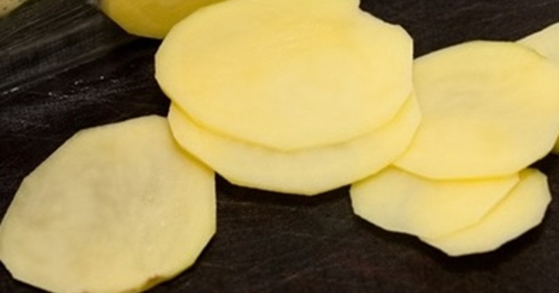 Cách dùng khoai tây làm đẹp da