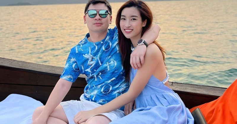 Chủ tịch CLB Hà Nội và phu nhân sau tin ứng cử đại biểu