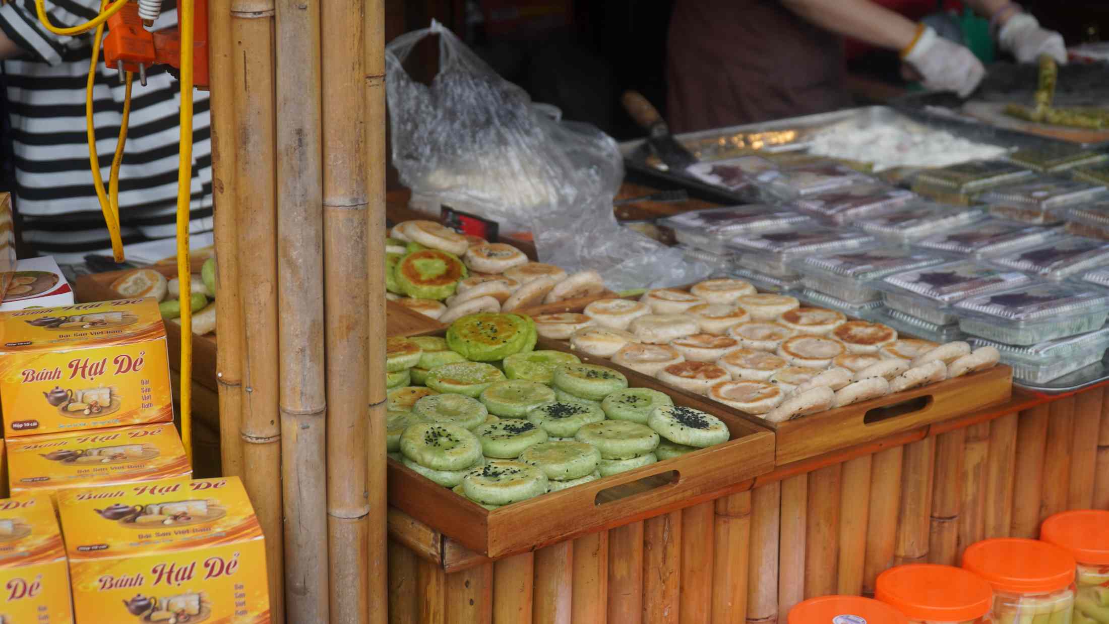 Bánh hạt dẻ thơm bùi, mang đậm hương vị đặc trưng của vùng Đông Bắc. Ảnh: Minh Vũ