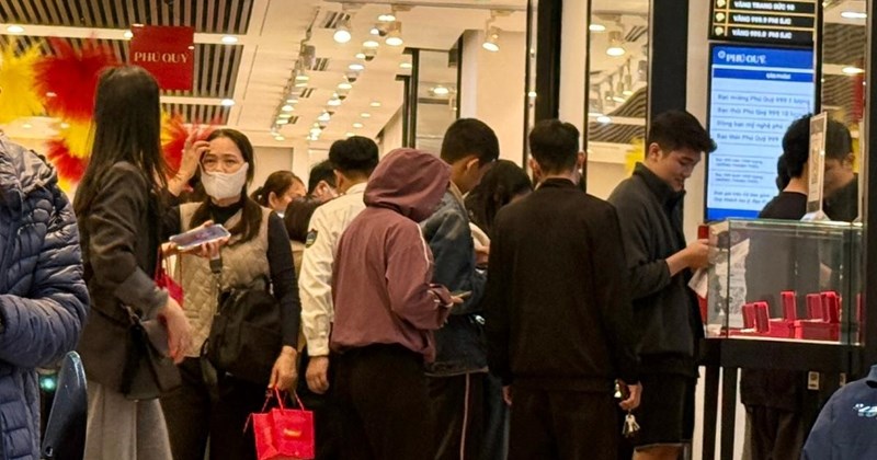 TP.HCM: Dân đổ xô mua vàng, phố cá lóc 'cháy hàng' ngày Vía Thần Tài