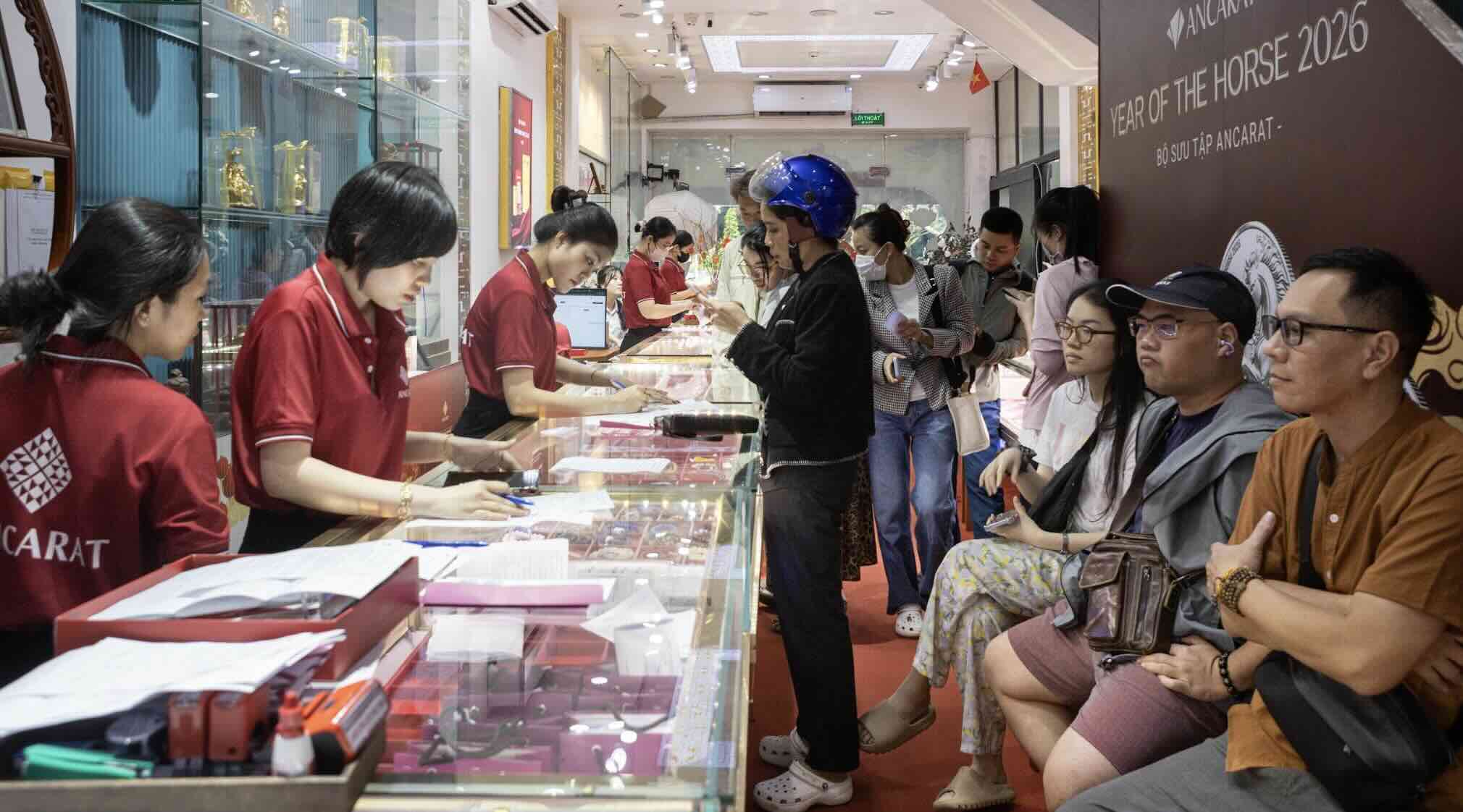 Ngày vía Thần Tài vốn là dịp cao điểm của thị trường vàng bạc.