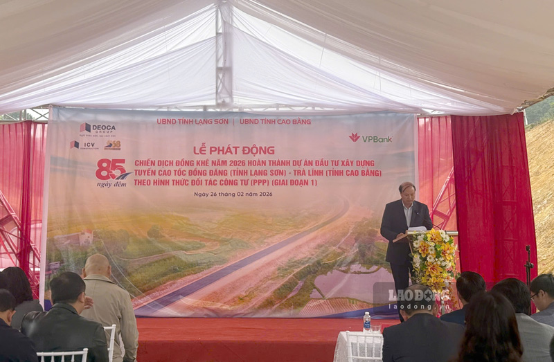 Mr. Hoang Van Thach - Vice Chairman of Cao Bang Provincial People's Committee speaks at the launching ceremony of the Dong Khe Campaign 2026. Photo: Tan Van