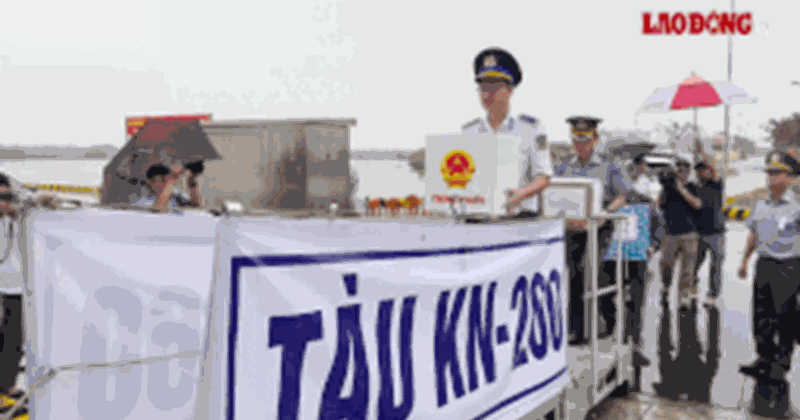 Tàu rời TP.HCM thực hiện nhiệm vụ bầu cử sớm trên biển