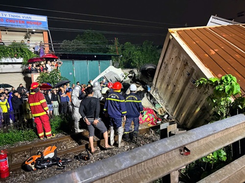 Determining the cause of the railway accident in Ngoc Hoi commune, 1 death. Photo: Minh Hanh