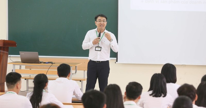 Phụ cấp ưu đãi cho giảng viên Giáo dục Chính trị tại trường nghề