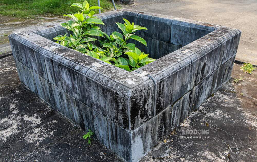 Năm 1839, triều đình cho xây dựng quốc tự Giác Hoàng tại đây. Vua Thiệu Trị từng liệt chùa vào danh sách 20 thắng cảnh đất thần kinh. Dấu tích còn lại đến nay là giếng Phương Thanh bằng đá thanh. 