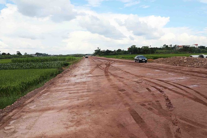 A road construction project in Bac Ninh. Photo: Huu Thang