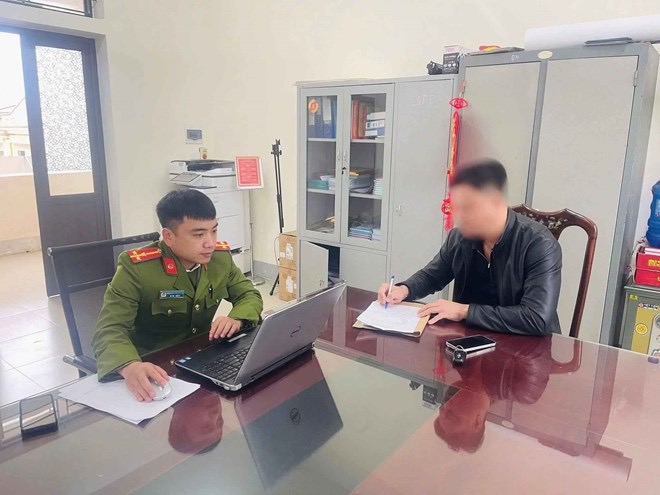 Đậu xe cản trở giao thông, Nguyễn Viết Linh đã bị khởi tố. Ảnh: Công an Hà Tĩnh