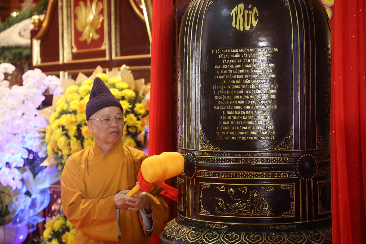 Ringing ceremony to open Yen Tu Spring Festival 2026, Quang Ninh province. Photo: Doan Hung