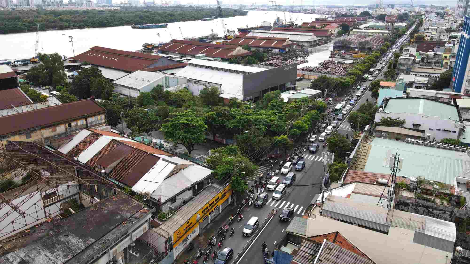 Đường Nguyễn Tất Thành sẽ mở rộng về phía cảng Nhà Rồng - Khánh Hội.  Ảnh: Anh Tú