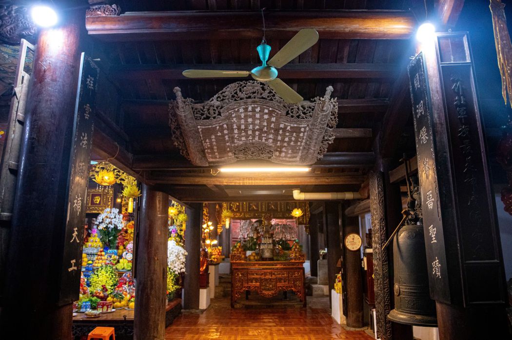 Inside Quang Nghiem Pagoda (also known as Tram Gian Pagoda). Photo: Minh Dan