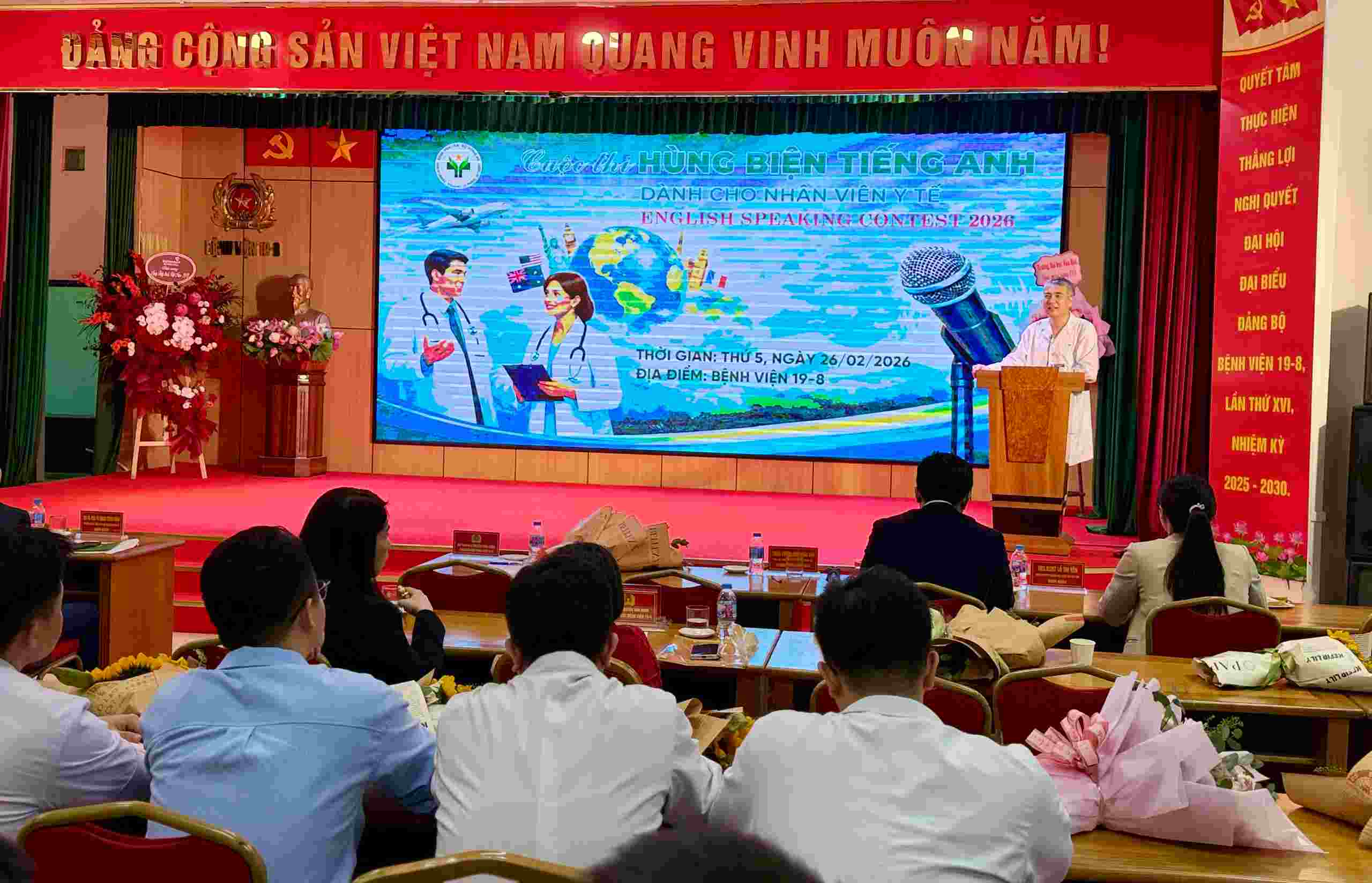 Phó Giám đốc Bệnh viện phát biểu bế mạc cuộc thi. Ảnh: Thùy Linh