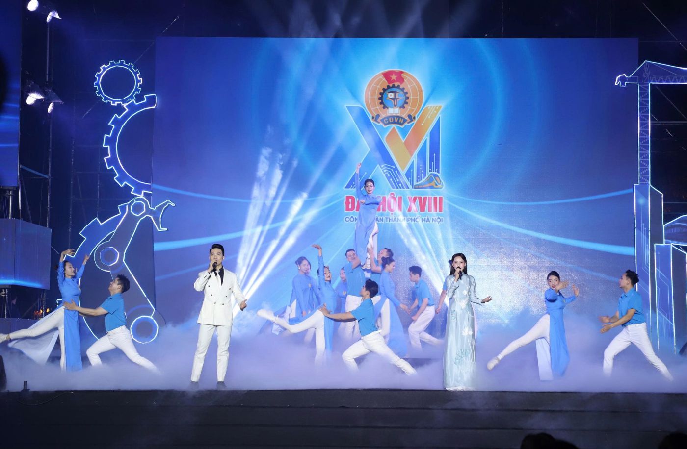 Chương trình nghệ thuật chào mừng thành công Đại hội Công đoàn Thành phố Hà Nội lần thứ XVIII. Ảnh: Mạnh Quân
