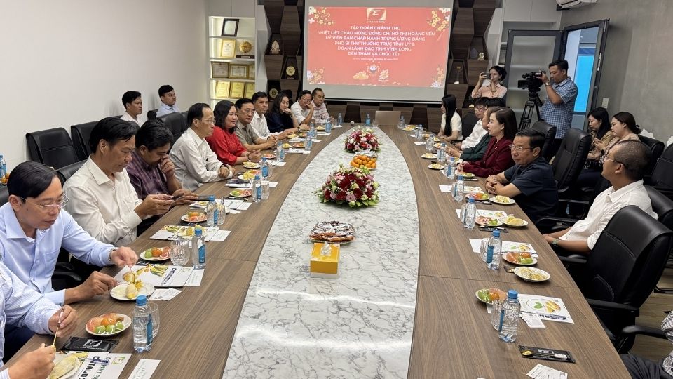 Open and frank working atmosphere between the government and businesses. Photo: Hoang Loc