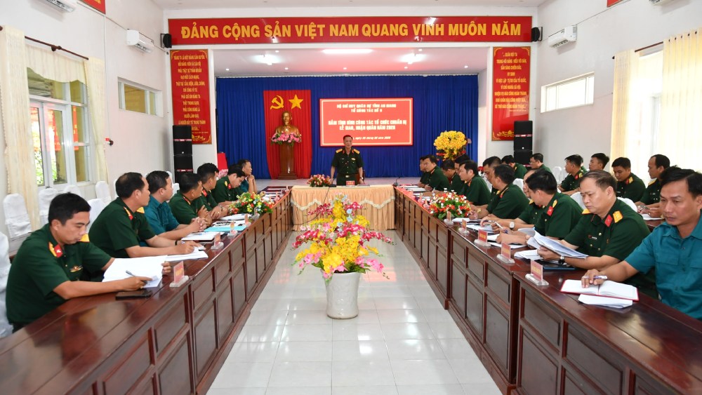 An Giang Provincial Military Command inspects the situation of young people ready for military service and the preparation for the 2026 Military Service Handover and Reception Ceremony. Photo: Phuong Vu