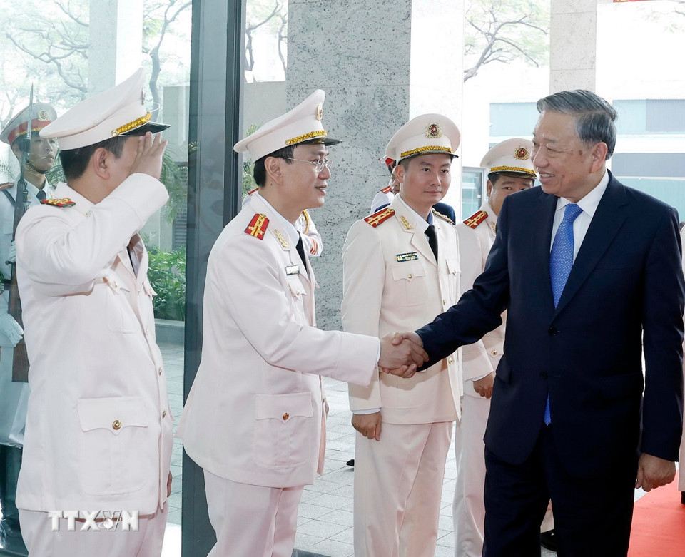 Tổng Bí thư Tô Lâm đến thăm, chúc Tết Cục An ninh điều tra (Bộ Công an). Ảnh: Thống Nhất/ TTXVN