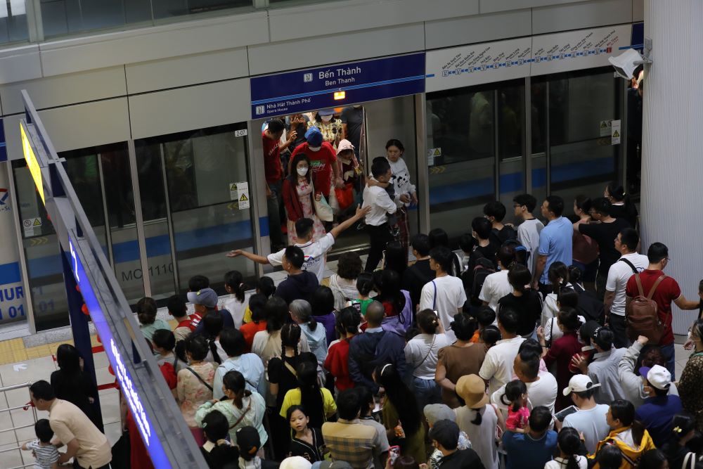 Metro No. 1 HCMC welcomed more than 571,000 passengers in 7 days of the 2026 Lunar New Year. Photo: Anh Tu