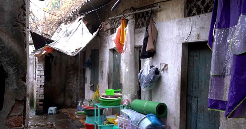 Mùa nồm ẩm "bủa vây" các nhà trọ giá rẻ ở Hà Nội