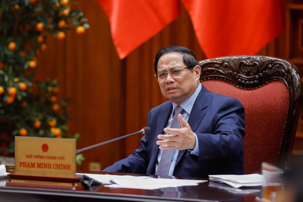 Prime Minister Pham Minh Chinh requests the revocation of licenses for LNG gas power projects that are not implemented to meet regulations. Photo: Nhat Bac/VGP