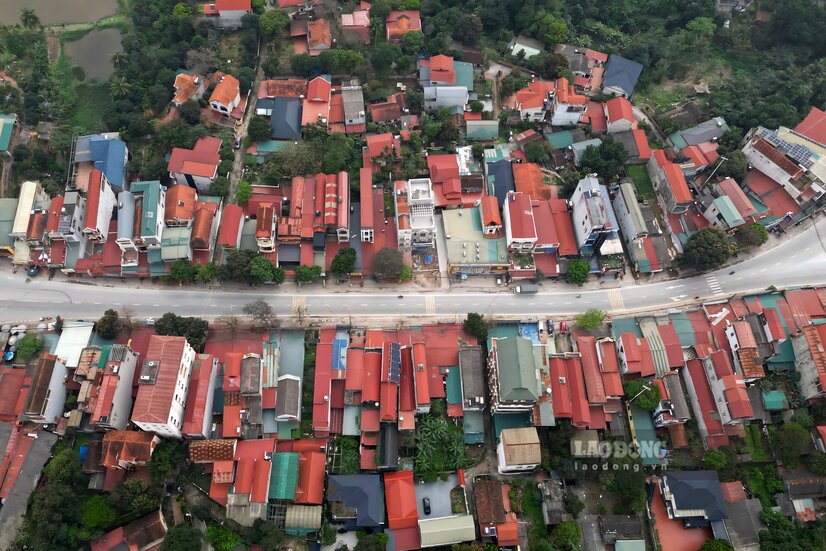 Mở rộng đoạn đường sẽ khiến giao thông nơi đây được đồng bộ. Ảnh: Tô Công.