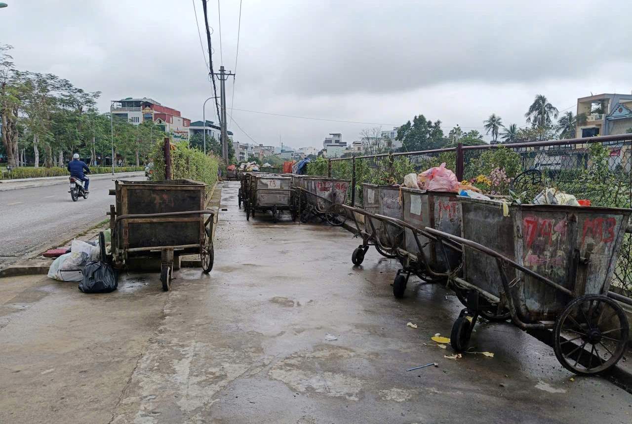 As of February 25th, garbage congested in the central wards of Thanh Hoa province has been collected and treated, and roads and streets have become clean. Photo: Quach Du