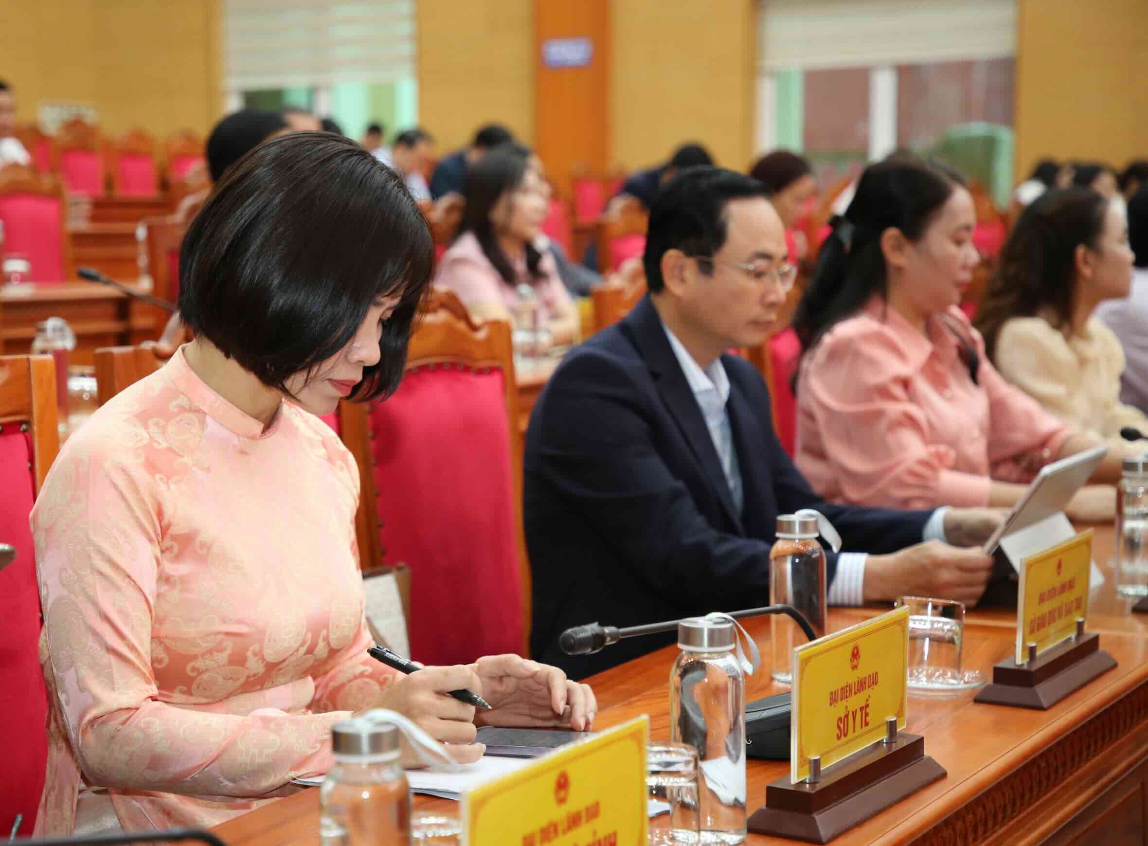 Các đại biểu tham dự kỳ họp. Ảnh: Công Sáng