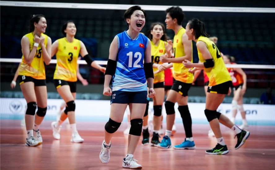 Libero Khanh Dang joins Hanoi women's volleyball team. Photo: VFV