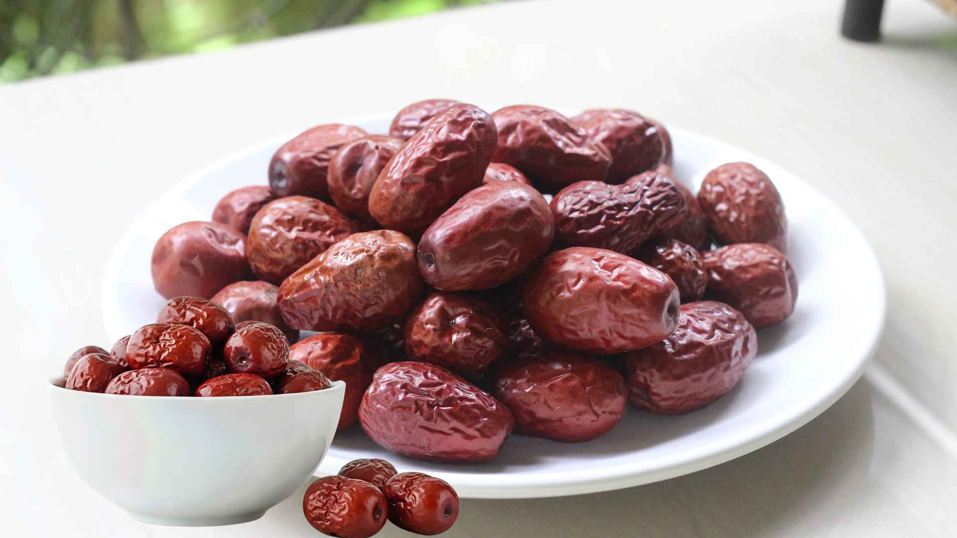 Red apples are nutritious, good for the liver and kidneys if used properly. Graphic photo: Huong Son