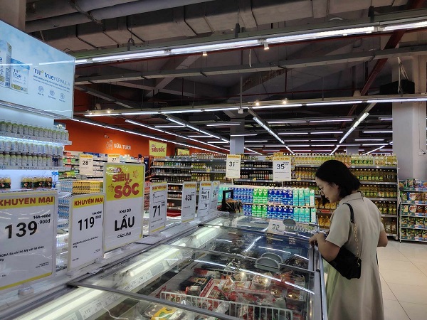 According to the Ministry of Finance, dependent income will be changed to suit the current situation. Photo: Xuyen Dong