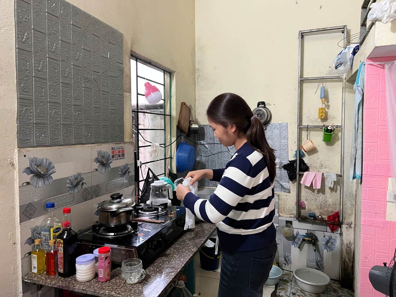 Chị Trang - công nhân ở Hà Nội. Ảnh: Minh Hương.