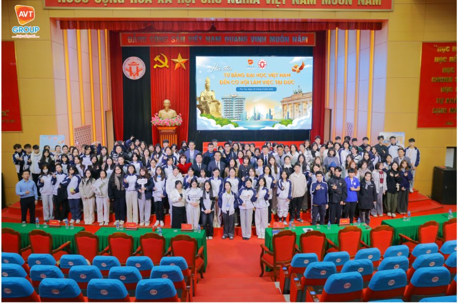 Hội thảo về chương trình chuyển đổi bằng tổ chức tại trường đại học Hùng Vương thu hút sự quan tâm của đông đảo các bạn sinh viên. Ảnh: AVT