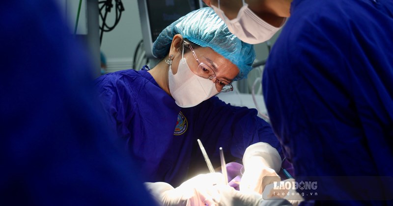 Bác sĩ "giữ âm thanh" giữa lằn ranh sinh tử trong phẫu thuật